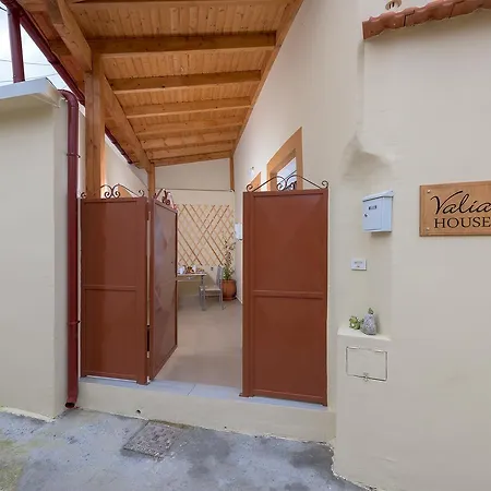 Valia's House Апартаменти *